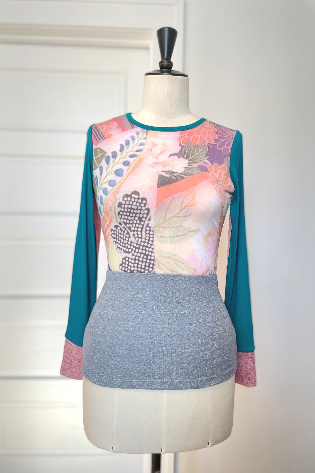 Spunky Pullover Midori Print Mixed Knit Top Pinks Teal Red Grey Front